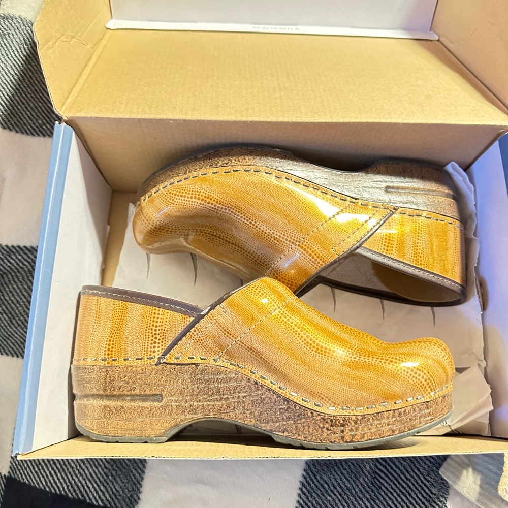 Women’s Dansko clogs - gently worn - Picture 9 of 9